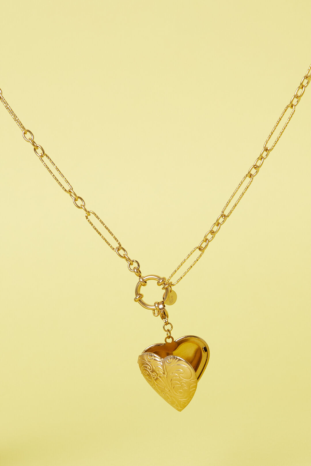 Elegant Gold Heart Ring for Timeless Elegance