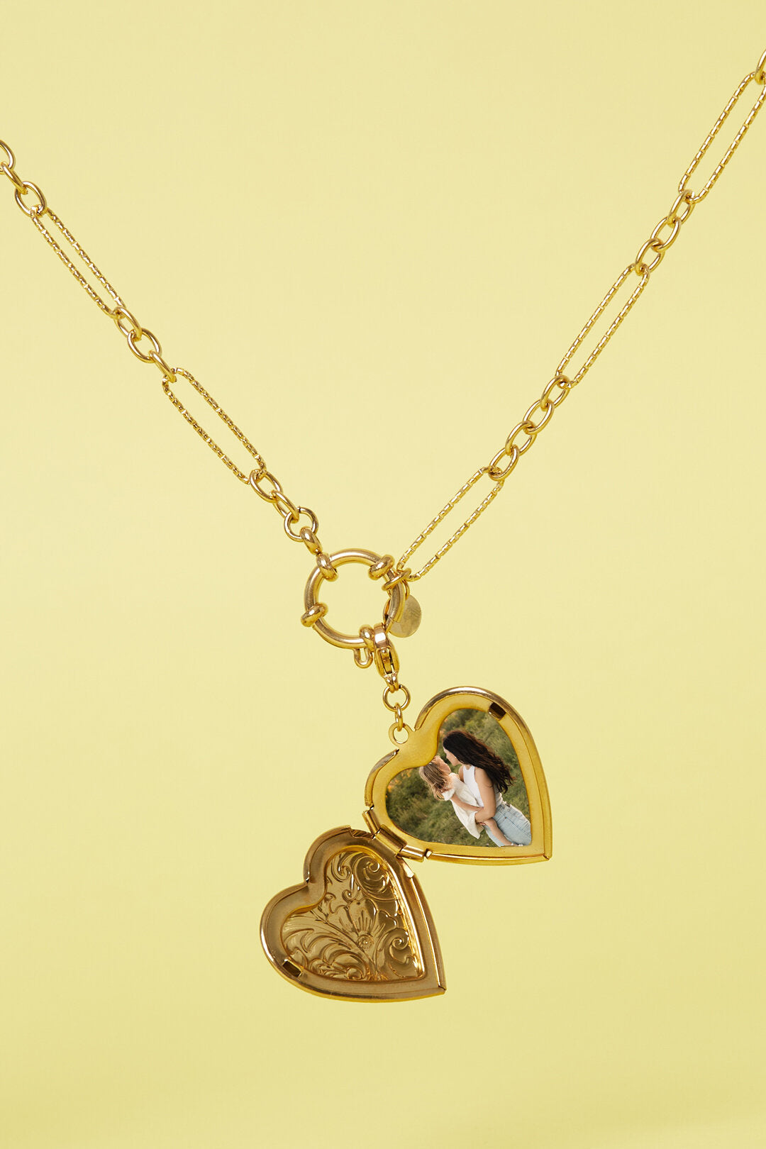 Elegant Gold Heart Ring for Timeless Elegance